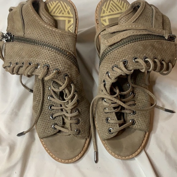 Dolce Vita Lira Peep Toe Ankle Bootie - Picture 10 of 10